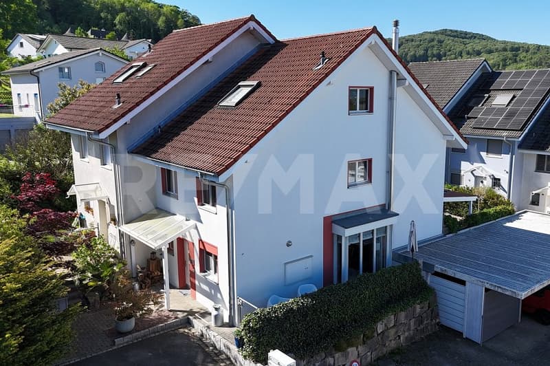 Modern 5-room semi-detached house with garden and carport (2)
