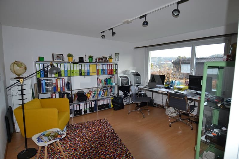 Panoramic views, living comfort, and generous parking - a home to arrive at. (7)