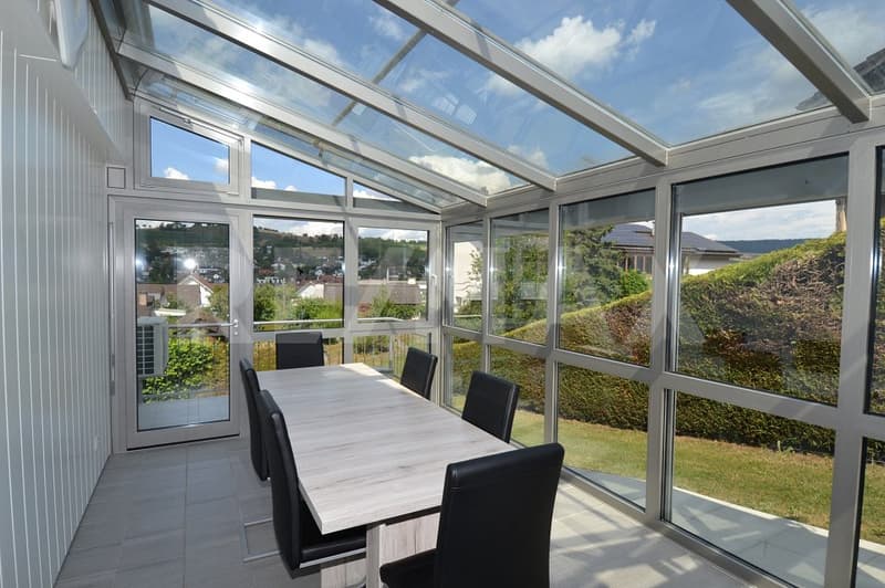 Panoramic views, living comfort, and generous parking - a home to arrive at. (8)