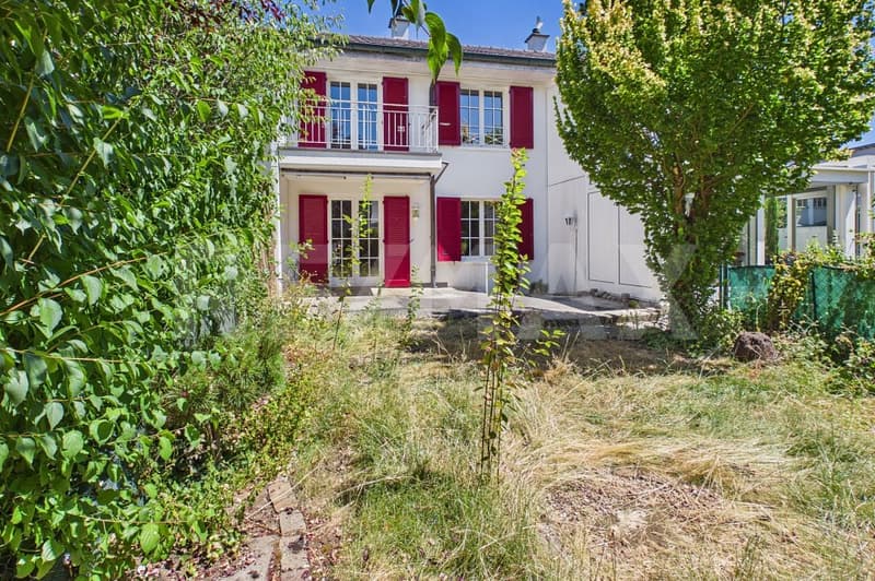 Maison de famille mitoyenne charmante avec jardin (5)