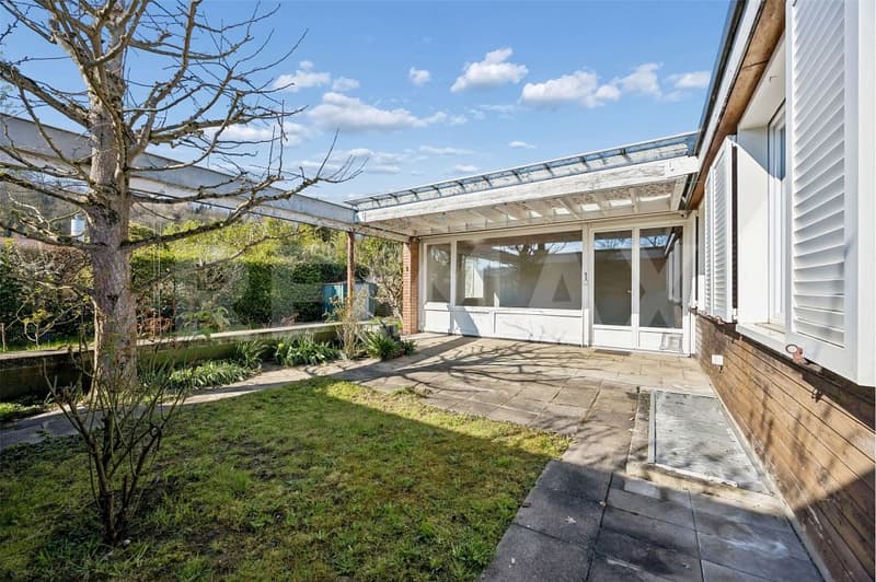 Renovation-Needed Semi-Detached House with Charm... (1)