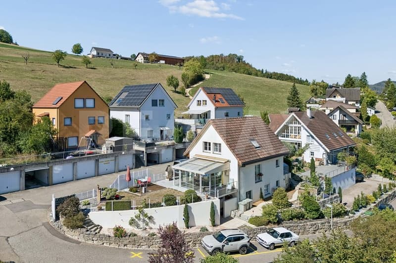 Sonnige Wohnidylle mit Weitblick und liebevoll gestalteter Gartenanlage (1)