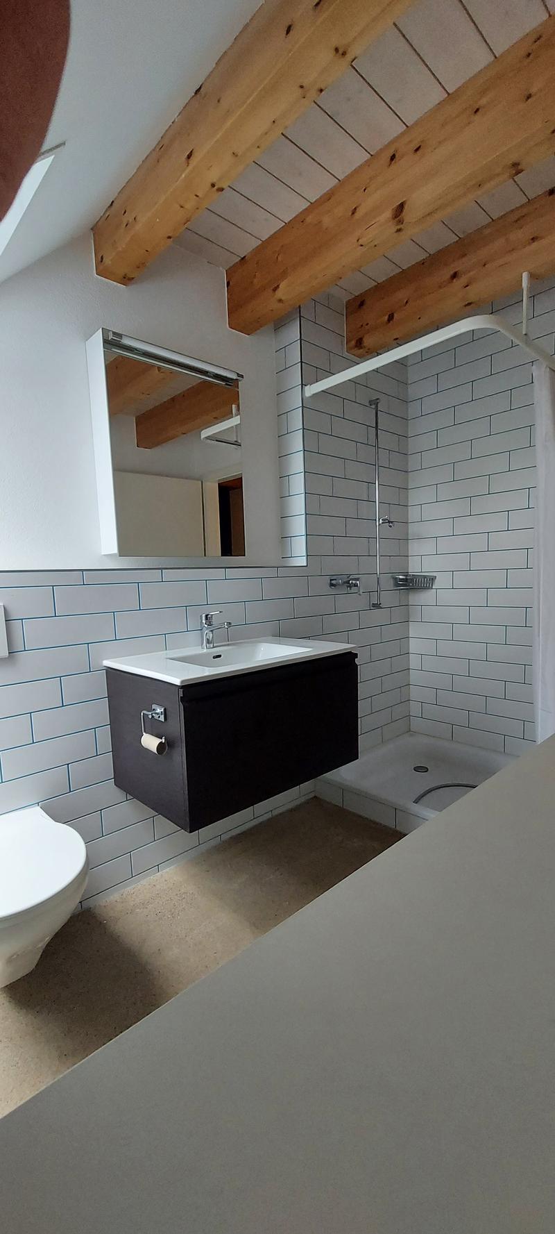 Charmant appartement spacieux 2.5 pièces en mansarde à Kerzers – rénové et situé au calme (10)