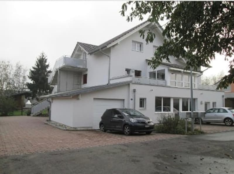 Family-friendly 4.5-room apartment in Müntschemier (1)