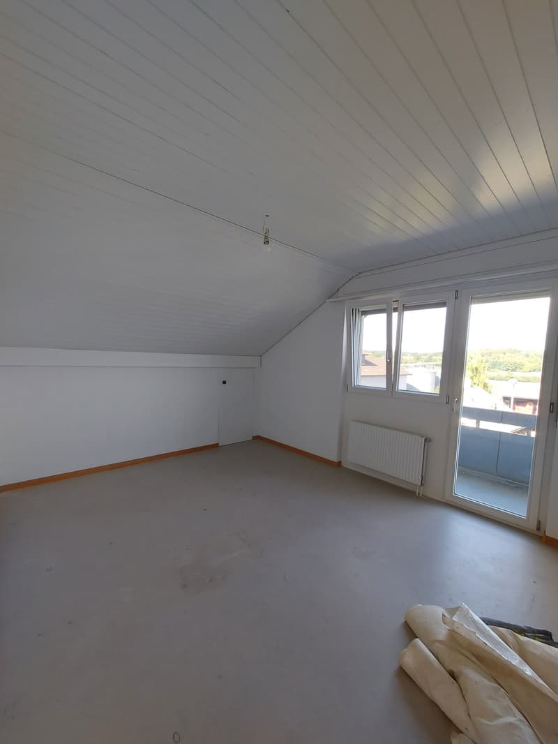 Charmante 2-Zimmer-Dachgeschosswohnung in Gurmels – sofort verfügbar! (4)