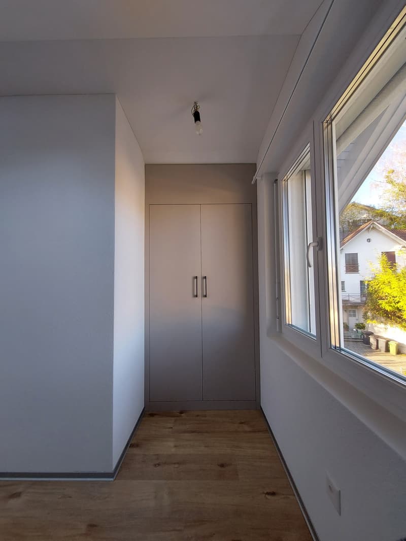 Exklusive teilmöblierte 2.5-Zimmer-Dachwohnung mit hohem Ausbaustandard in Kerzers (7)