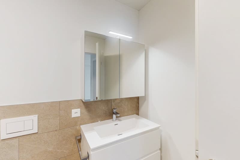 Morella Massagno - 2,5 locaux dans une zone stratégique (7)