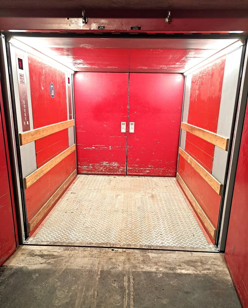 Warenlift offen