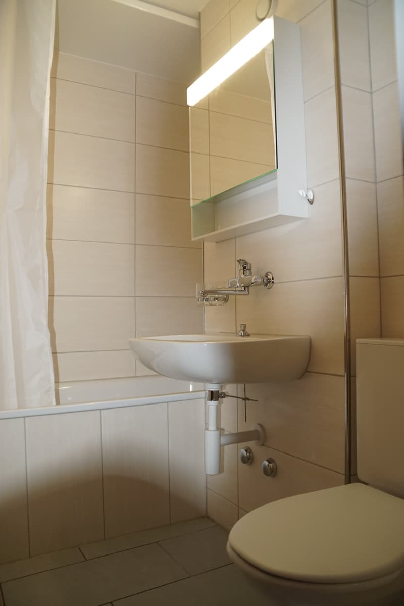 Appartamento luminoso 4.5 locali con balcone a Urtenen-Schönbühl – disponibile immediatamente! (10)
