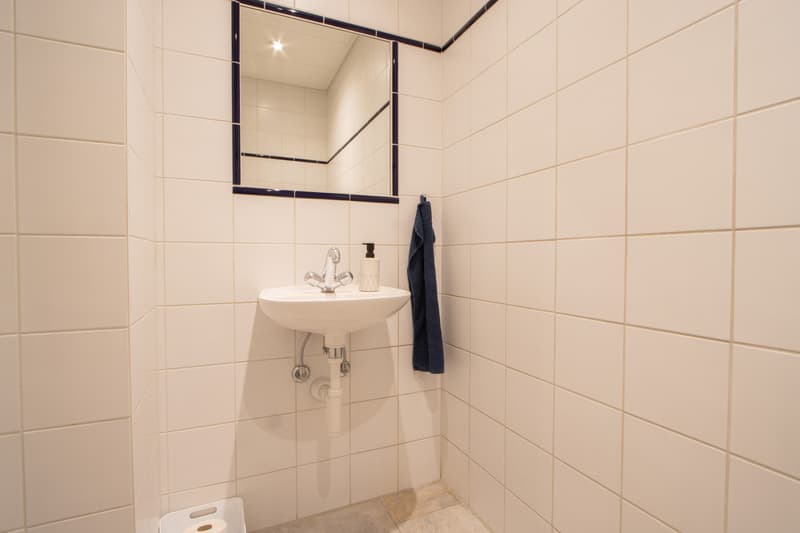 B40 Bad mit Dusche und WC
