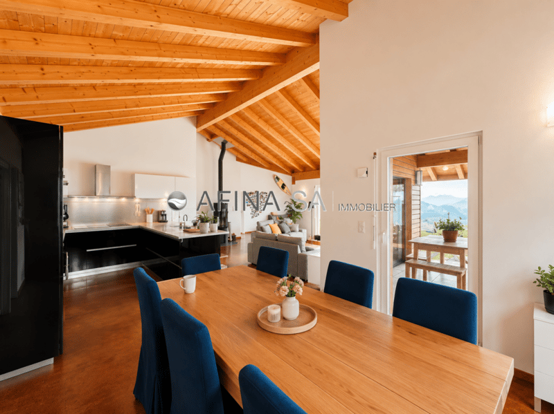 A balcony overlooking the plain (12)