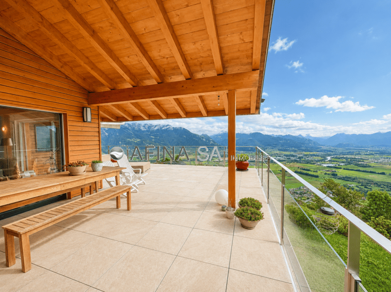 A balcony overlooking the plain (3)
