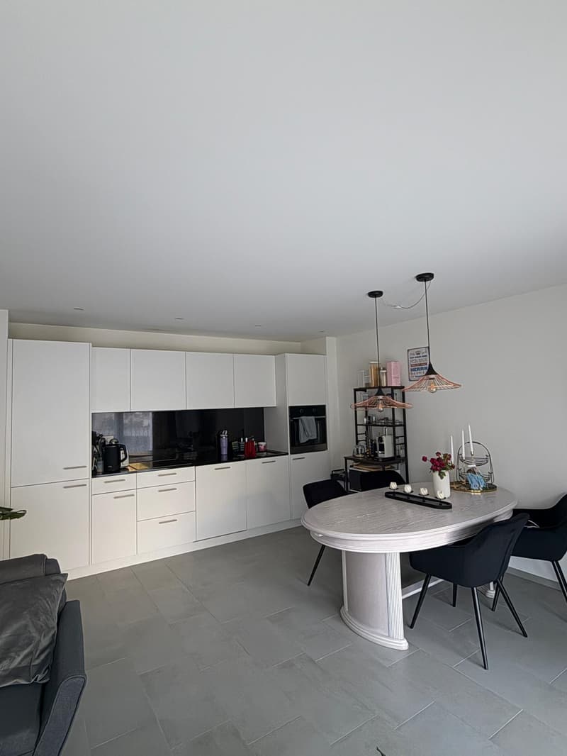 Charmante 3.5-Zimmer-Wohnung mit Balkon und Bergblick in Näfels (4)