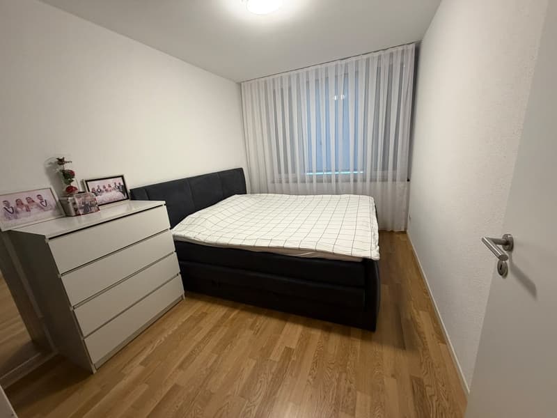 Charmante 2.5-Zimmer-Wohnung an der Rathausgasse in Glarus (4)