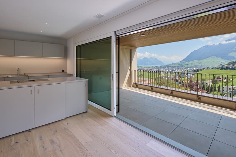 Elegant living with fantastic views (3)