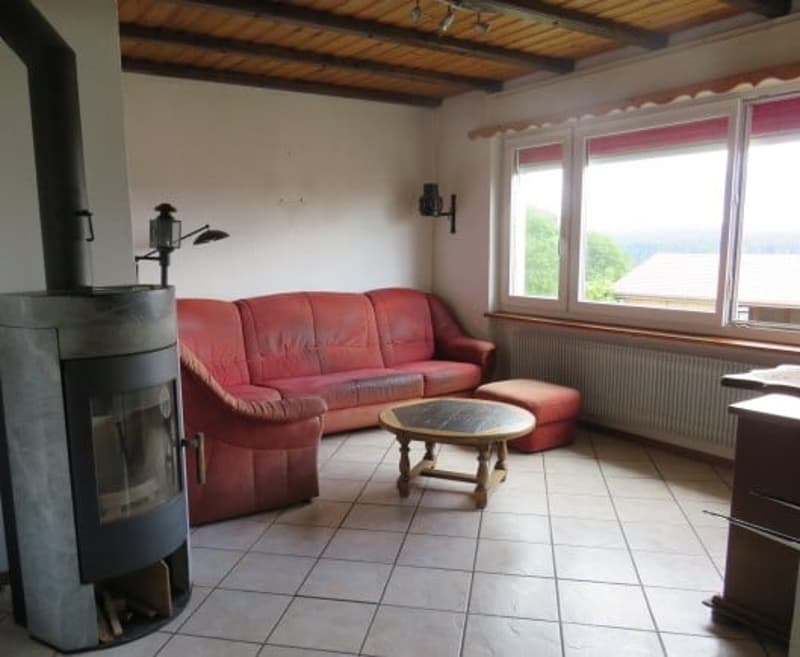 Family house located in a very quiet residential area with a beautiful view of the Chasseral (5)