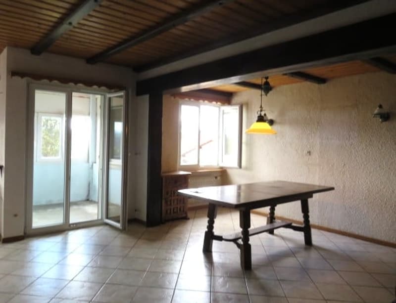 Family house located in a very quiet residential area with a beautiful view of the Chasseral (6)