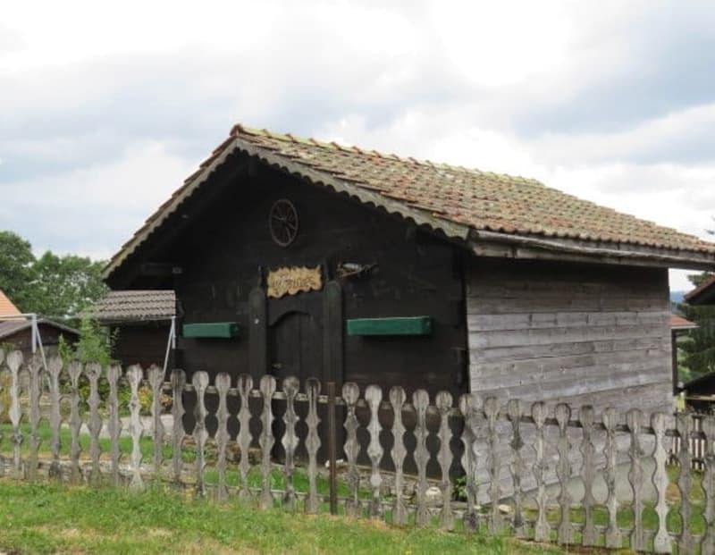Family house located in a very quiet residential area with a beautiful view of the Chasseral (15)