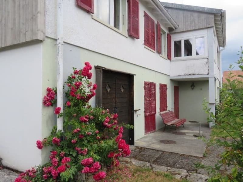 Family house located in a very quiet residential area with a beautiful view of the Chasseral (10)
