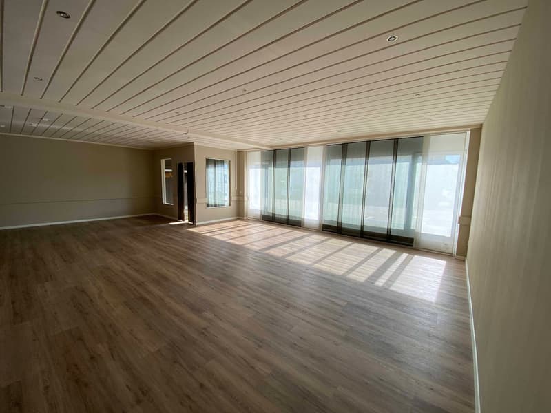 80 m2 commercial space for a shop or practice/office (2)