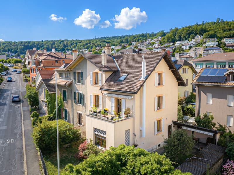 Ein Haus mit vielfältigen Möglichkeiten - angenehmes Viertel in Peseux (1)