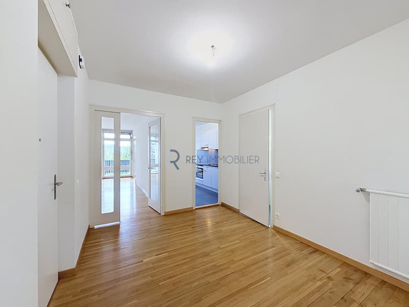 En exclusivité ! Appartement traversant avec terrasse (1)