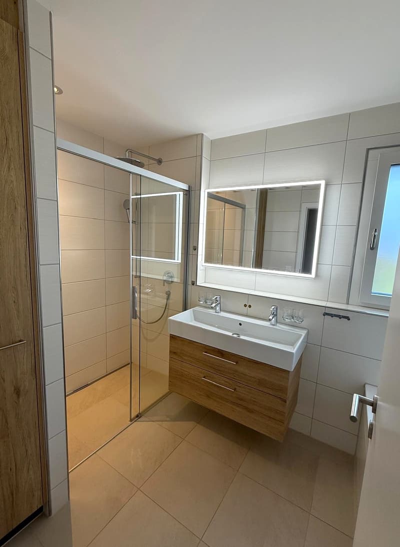 Helle 4.5-Zimmer-Wohnung mit zwei Balkonen und einer grosszügigen Galerie (12)