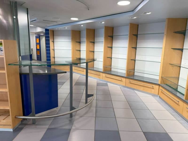 Multi-purpose commercial premises in a good traffic location (5)