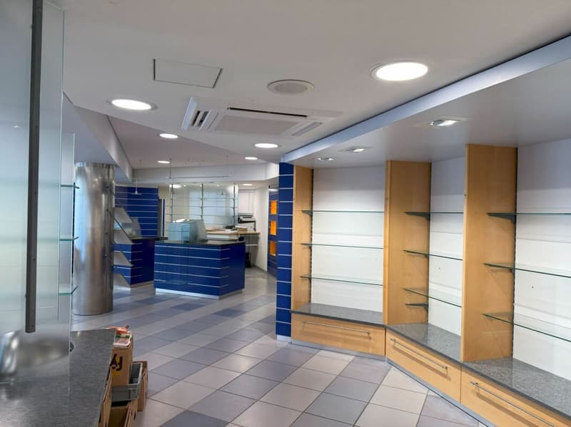 Multi-purpose commercial premises in a good traffic location (10)