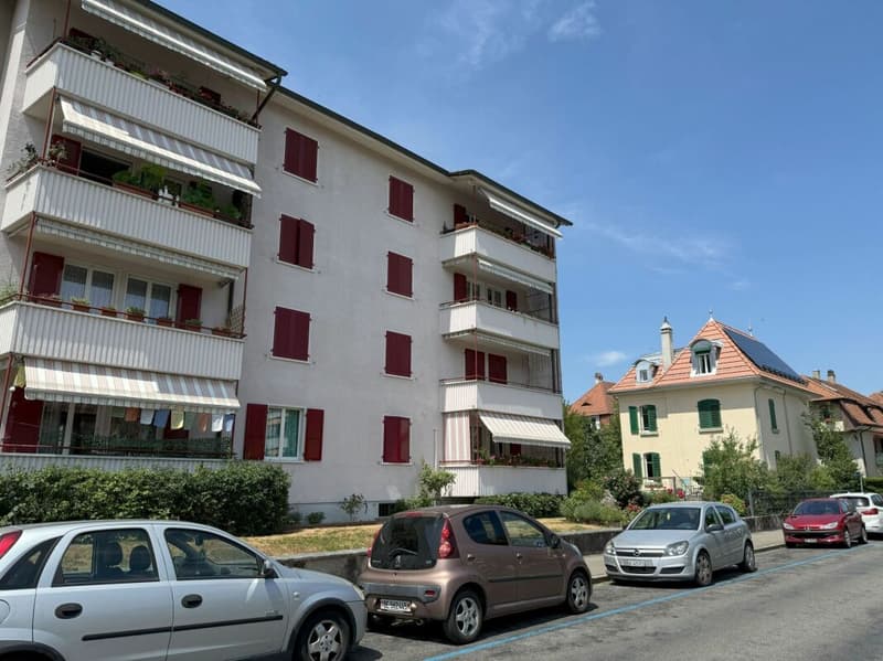 Living in Bern in a very beautiful, sunny, and quiet neighborhood with a lot of green spaces (2)