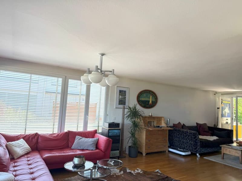 4.5-Zimmer-Wohnung mit viel Seesicht und oberhalb der Hauptstrasse (8)