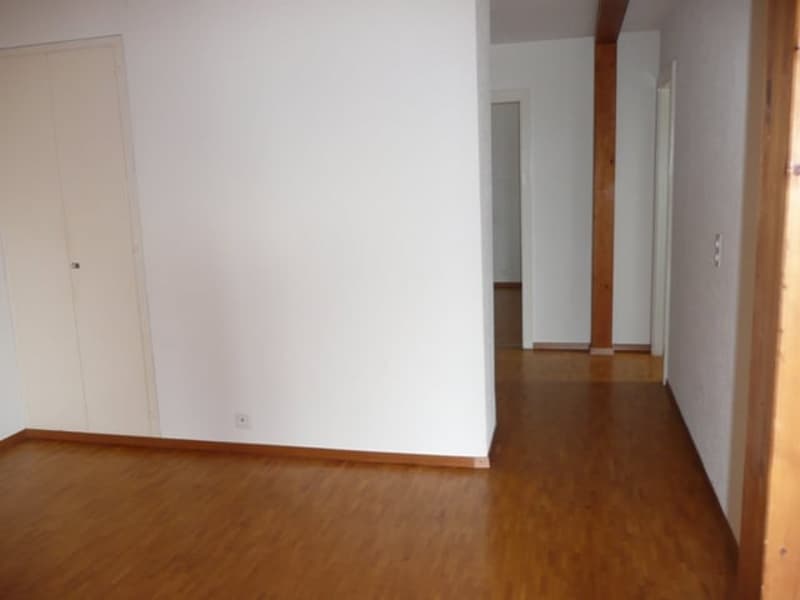 Grande appartamento di 2,5 locali con balcone e vista panoramica (10)