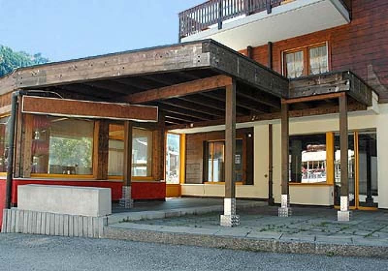Local commercial dans la maison Pische - 262 m2 (3)