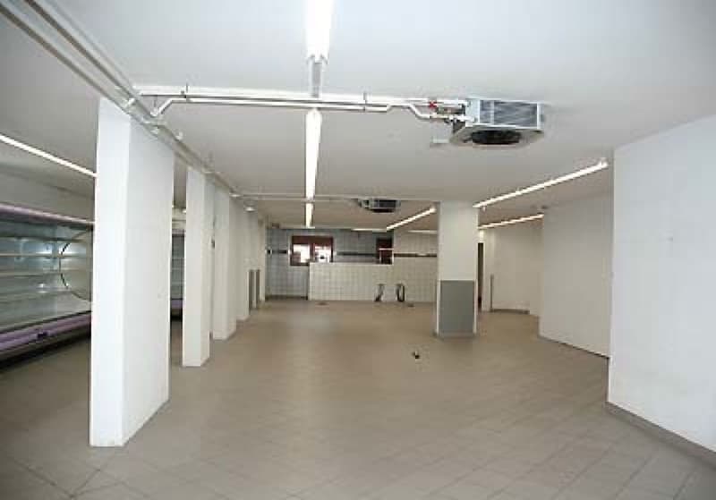Local commercial dans la maison Pische - 262 m2 (4)