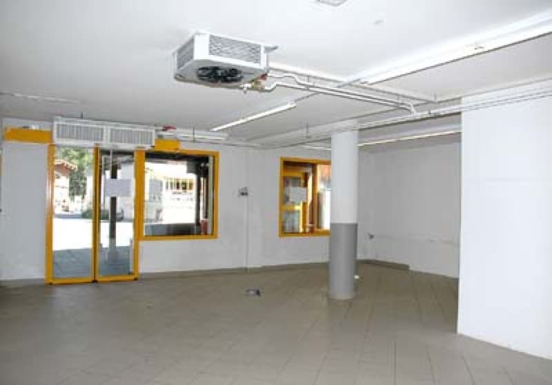 Local commercial dans la maison Pische - 262 m2 (5)