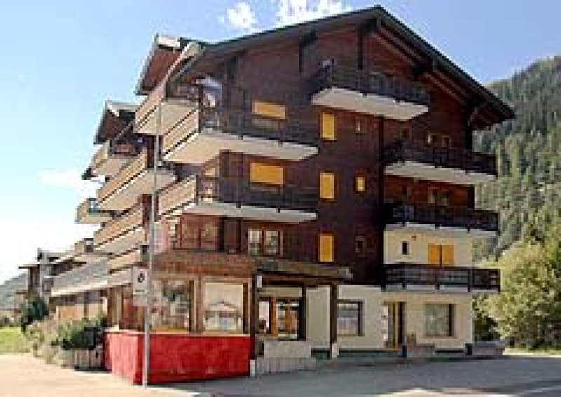 Local commercial dans la maison Pische - 262 m2 (2)