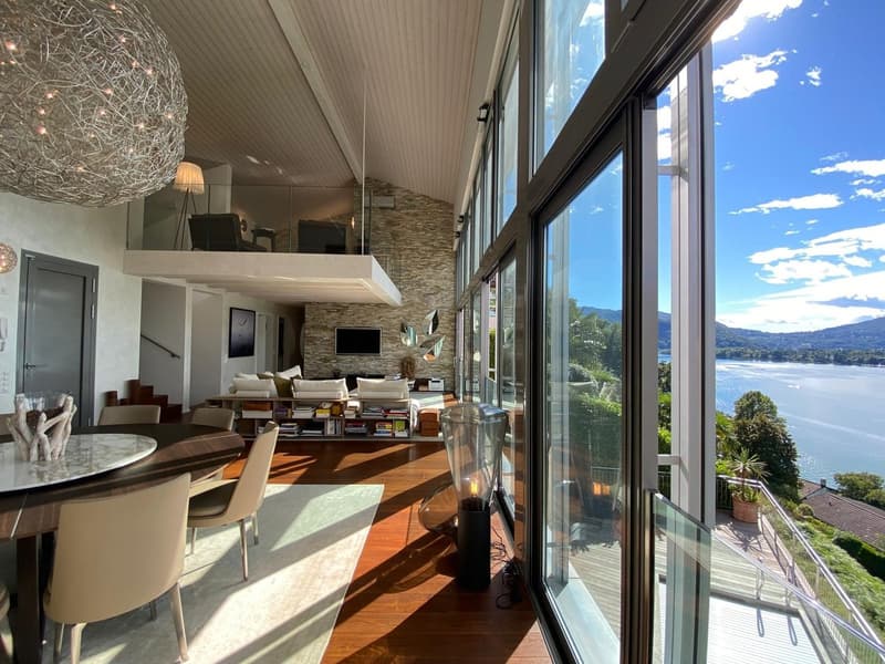 Großzügiges modernes Haus mit atemberaubendem Seeblick (2)