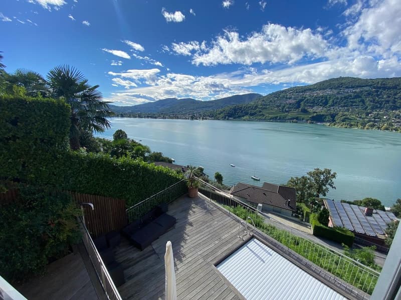 Großzügiges modernes Haus mit atemberaubendem Seeblick (11)