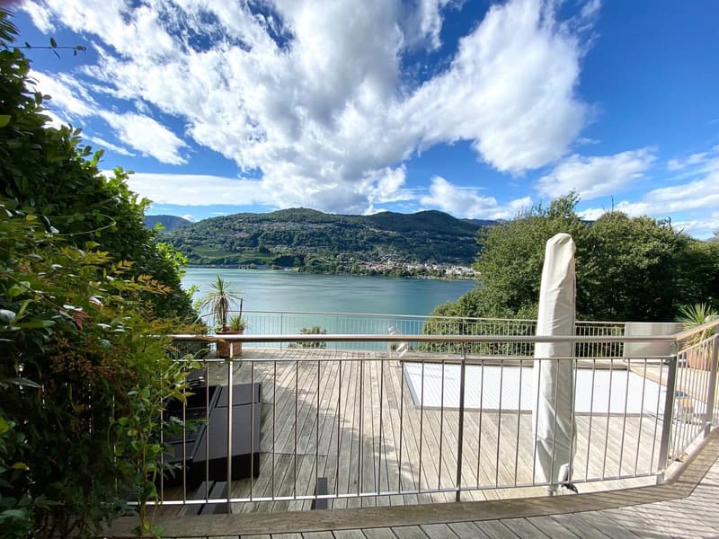 Großzügiges modernes Haus mit atemberaubendem Seeblick (12)