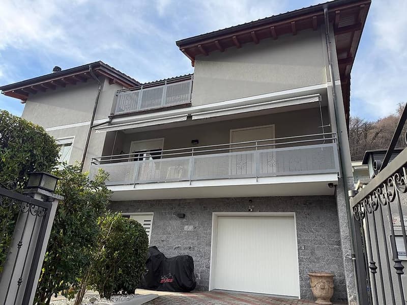 Agno / Cassina D'Agno grande villa unifamiliale avec piscine (13)