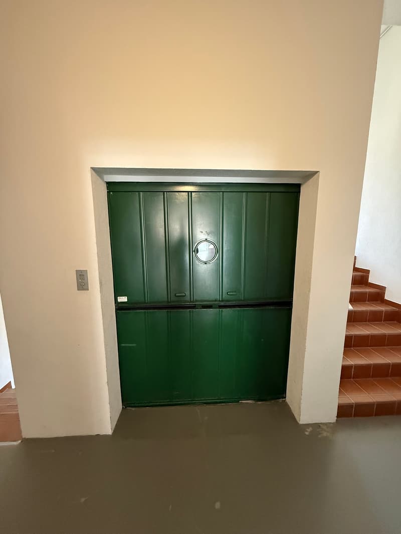 Mendrisio affittiamo ampio stabile commerciale/artigianale con ristorante (12)