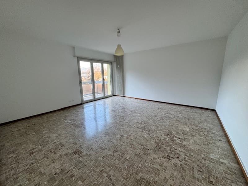 Chiasso - affittasi 1.5 al sesto piano (1)