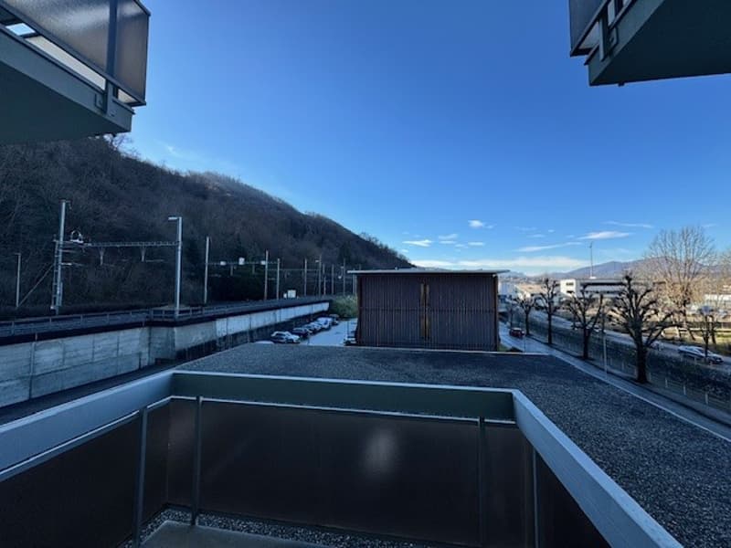 Chiasso - affittasi 1.5 al sesto piano (4)