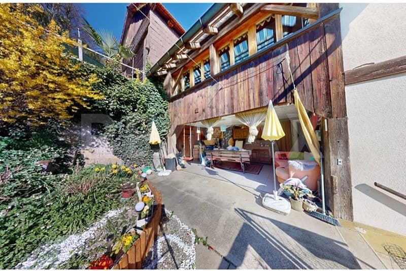 Charming farmhouse with two apartments, large surroundings and versatile potential (13)