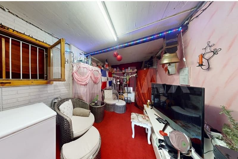 Charming farmhouse with two apartments, large surroundings and versatile potential (12)