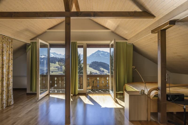 LARGE REAL ESTATE - Charming Chalet with Lake and Mountain View in Goldiwil (8)