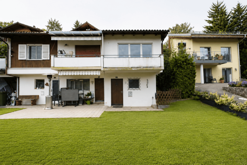 LARGE REAL ESTATE - 2.5-room holiday cottage with lake view in Faulensee (7)