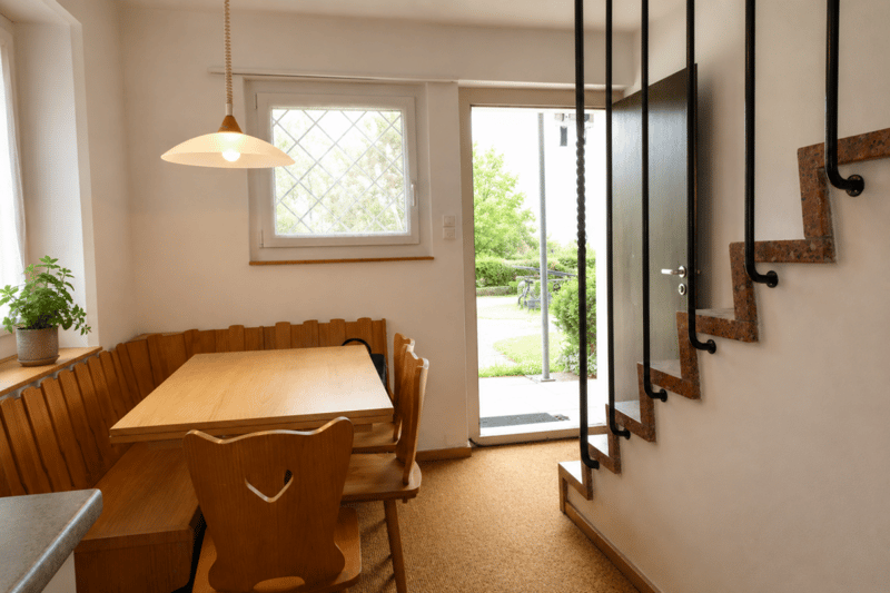 LARGE REAL ESTATE - 2.5-room holiday cottage with lake view in Faulensee (5)