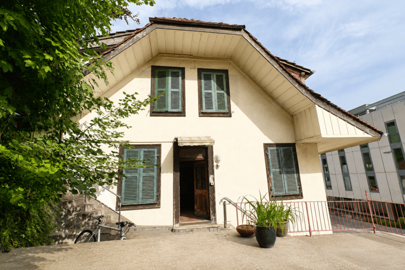 LARGE REAL ESTATE - Residential building with studio and warehouse with development potential on Burgstrasse in Thun Copy (3)