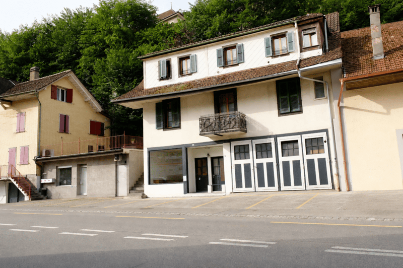 LARGE REAL ESTATE - Residential building with studio and storage with development potential on Burgstrasse in Thun (2)